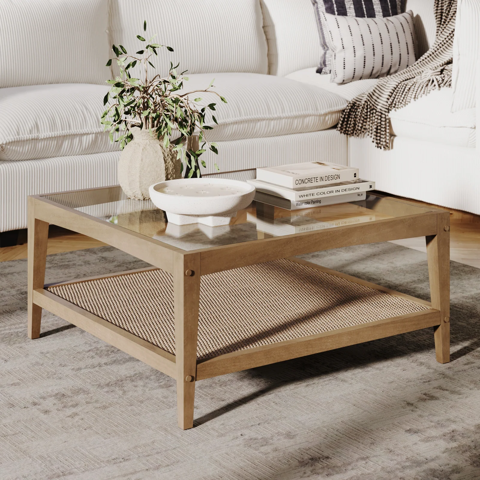 Mesa de Centro Quadrada de Vidro e Rattan com Pés de Madeira Maciça